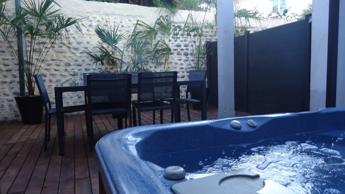 Tarbes Apartment | Nice duplex with terraces, jacuzzi, city fiber