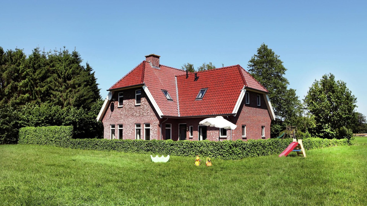 Neede House | Nice farmhouse with large garden and play loft