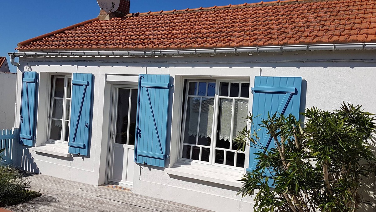 L'Epine House | Nice fisherman's cottage quietly located, 600 meters from the beach, with fenced garden