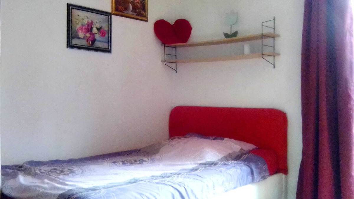Niederfeld Apartment | Nice Flat, 2km city, 1min tram, car park, wifi, kitchen