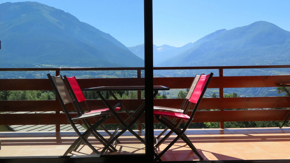 Embrun Apartment | Nice flat. 2 bedrooms - Embrun - panoramic view - close to ski resorts and lake