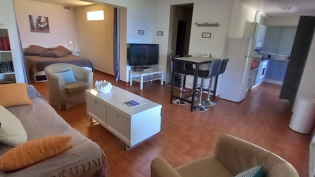 Cavalaire-sur-Mer Apartment | Nice flat 53m² air-cond garden WIFI swimmig pool tennis private pkg sea view