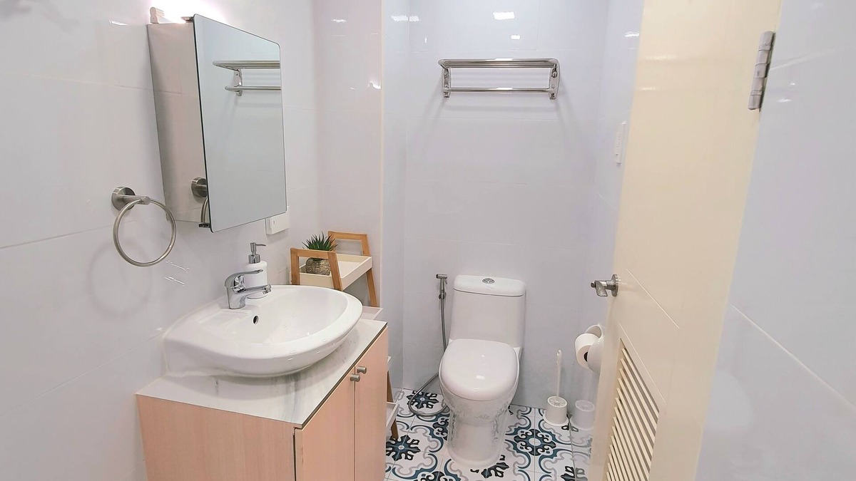 Kapitolyo Condo | Nice, Fresh, Modern, Cozy and Quiet 1 One bedroom condo with Wifi Internet