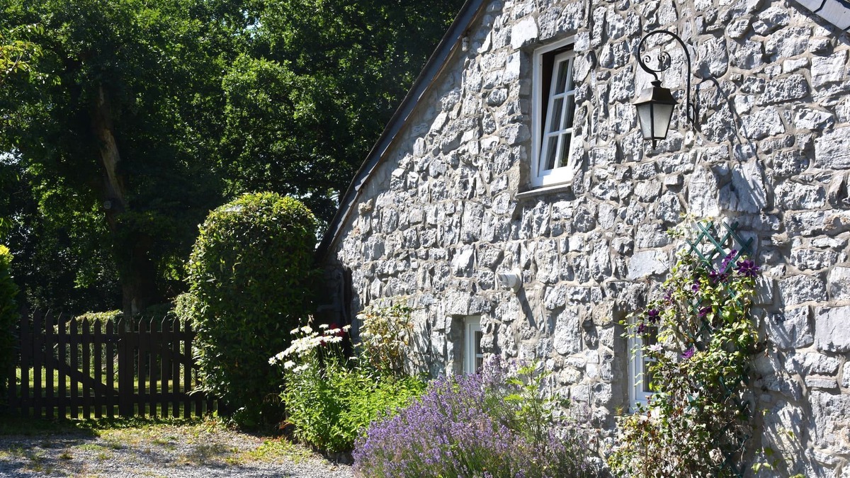 Han-sur-Lesse Cottage | Nice gite with low ceilings in Han-sur-Lesse near a forest