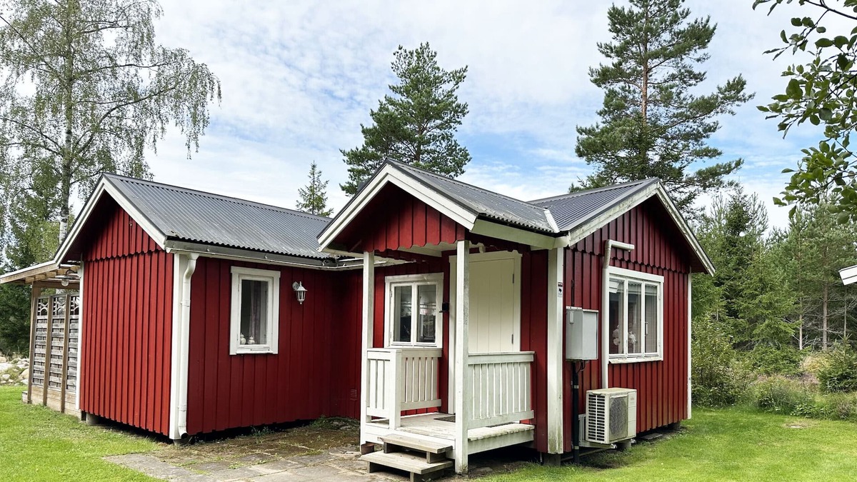 Timmersdala House | Nice holiday home by the lake Vristulven | SE08049