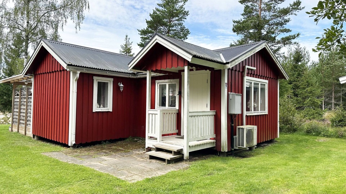 Timmersdala House | Nice holiday home by the lake Vristulven | SE08049