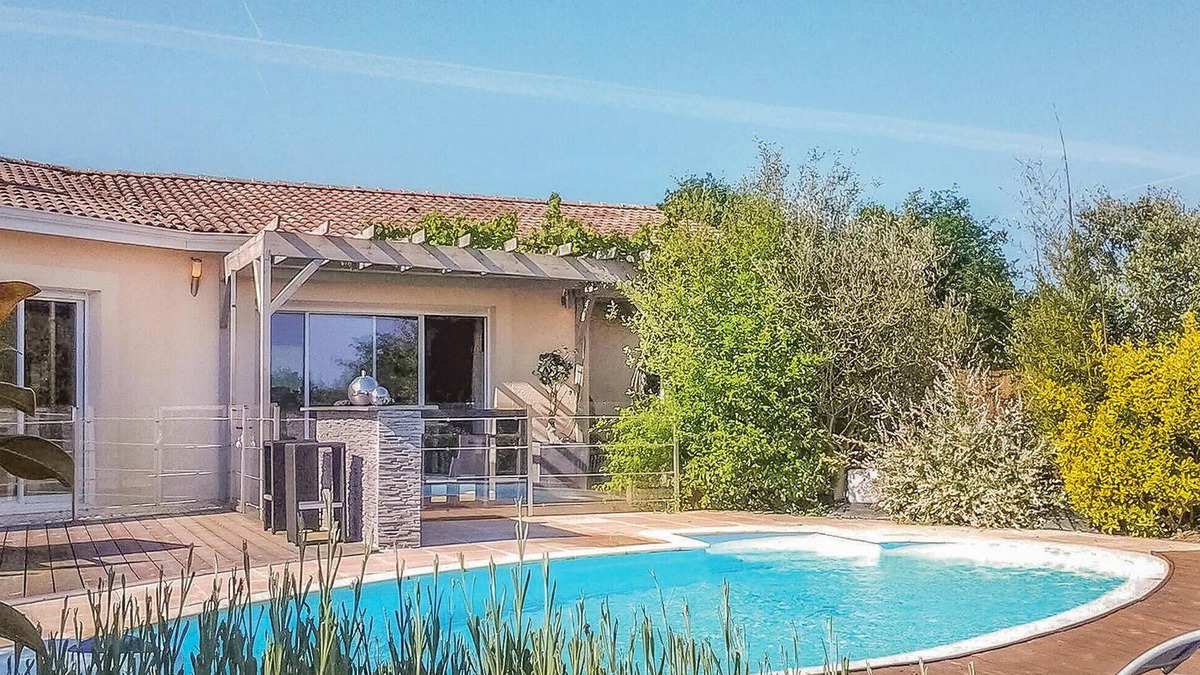 La Roche-Chalais House | Nice home in ST-MICHEL-L'ECLUSE/Le-