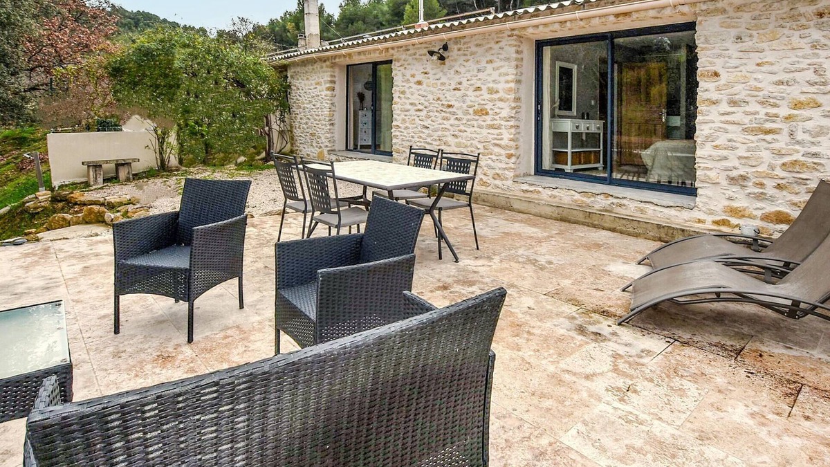 La Roque-sur-Pernes House | Nice home in La-Roque-sur-Pernes