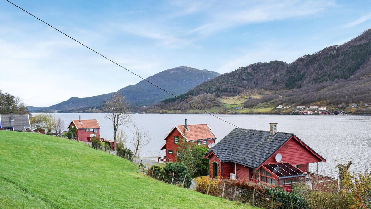 Vindafjord House | Nice home in ølensvåg with kitchen