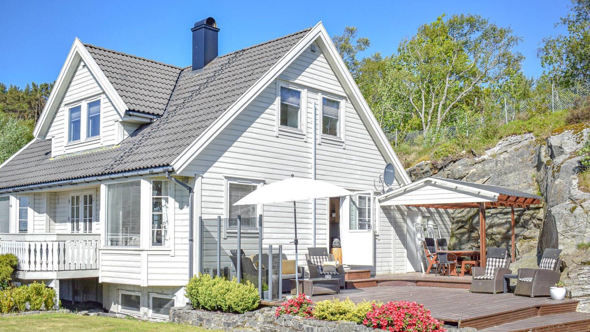 Tysvaer House | Nice home in Aksdal with house sea view