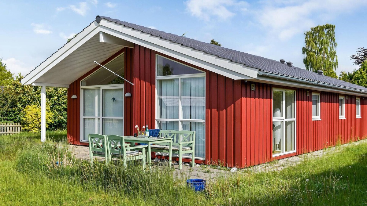 Beder Malling House | Nice home in Beder with kitchen