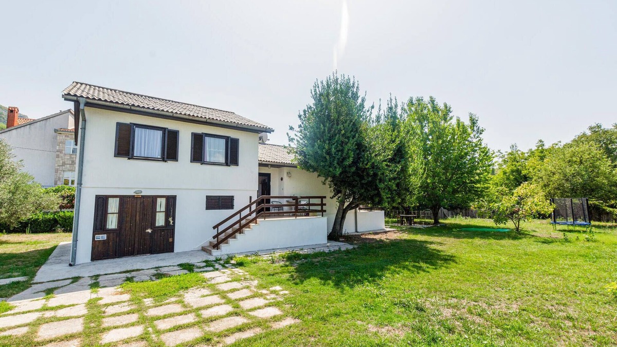 Blato na Cetini House | Nice home in Blato na Cetini with WiFi