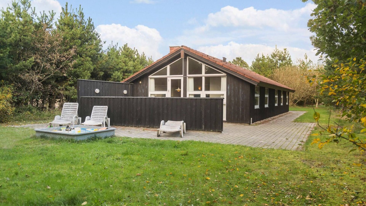 Blavand Strand House | Nice home in Blåvand with sauna
