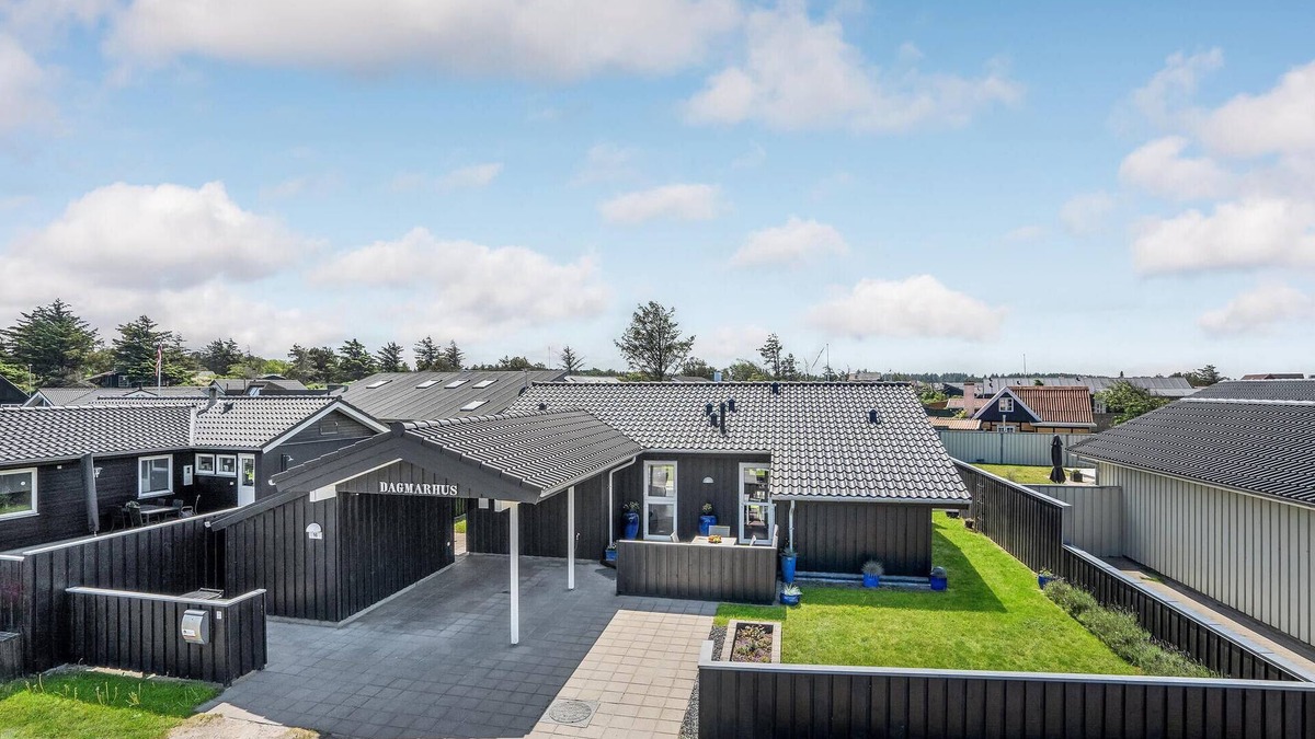 Blokhus House | Nice home in Blokhus with kitchen