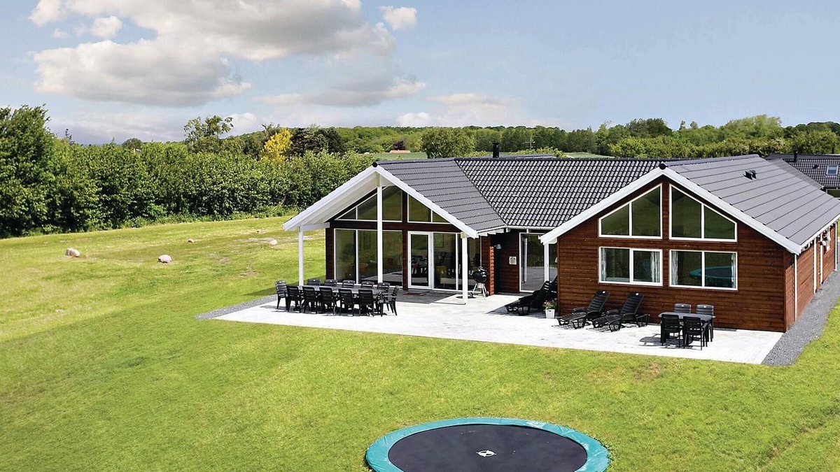 Skastrup House | Nice home in Bogense with kitchen