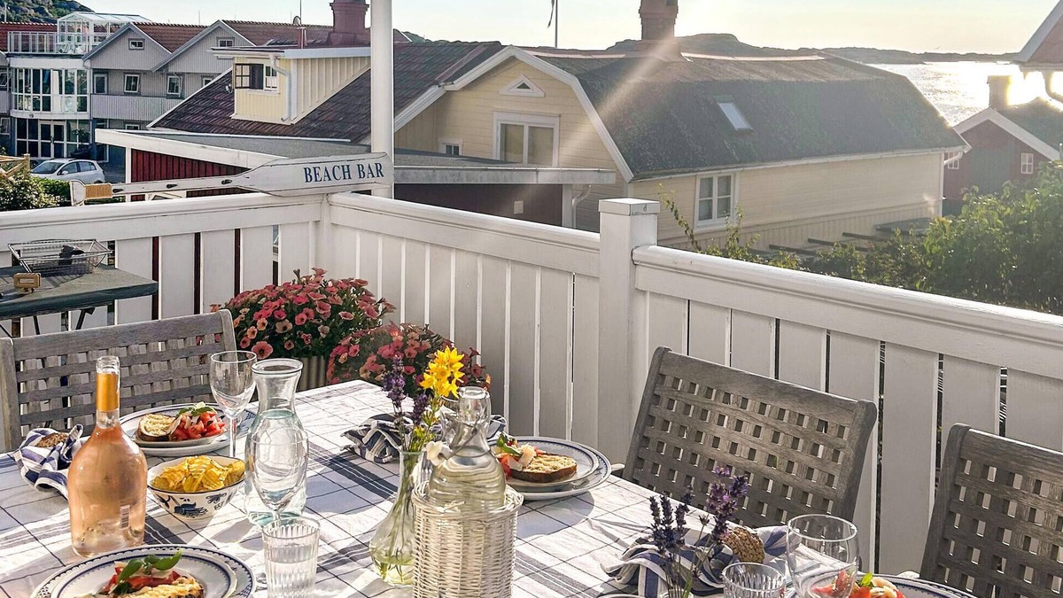 Bovallstrand House | Nice home in Bovallstrand with kitchen