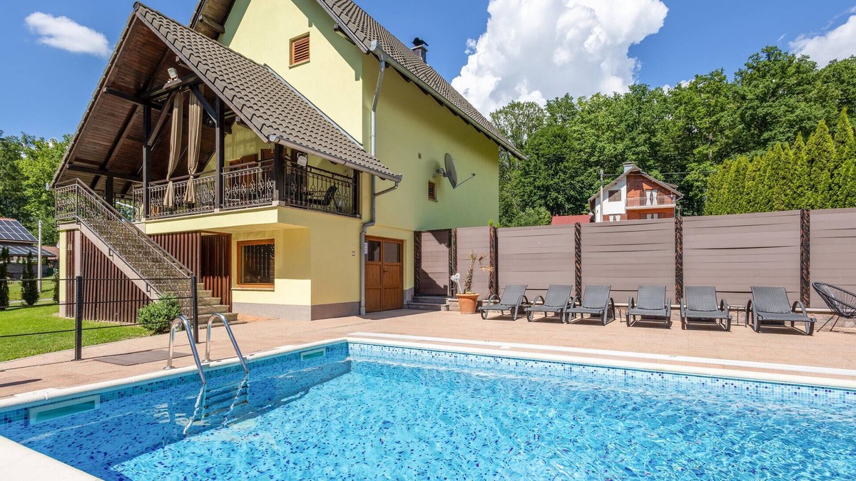 Brestovac House | Nice home in Brestovac with sauna