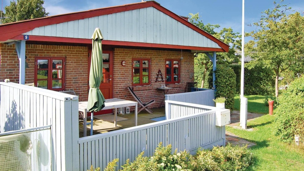 Broager House | Nice home in Broager with kitchen