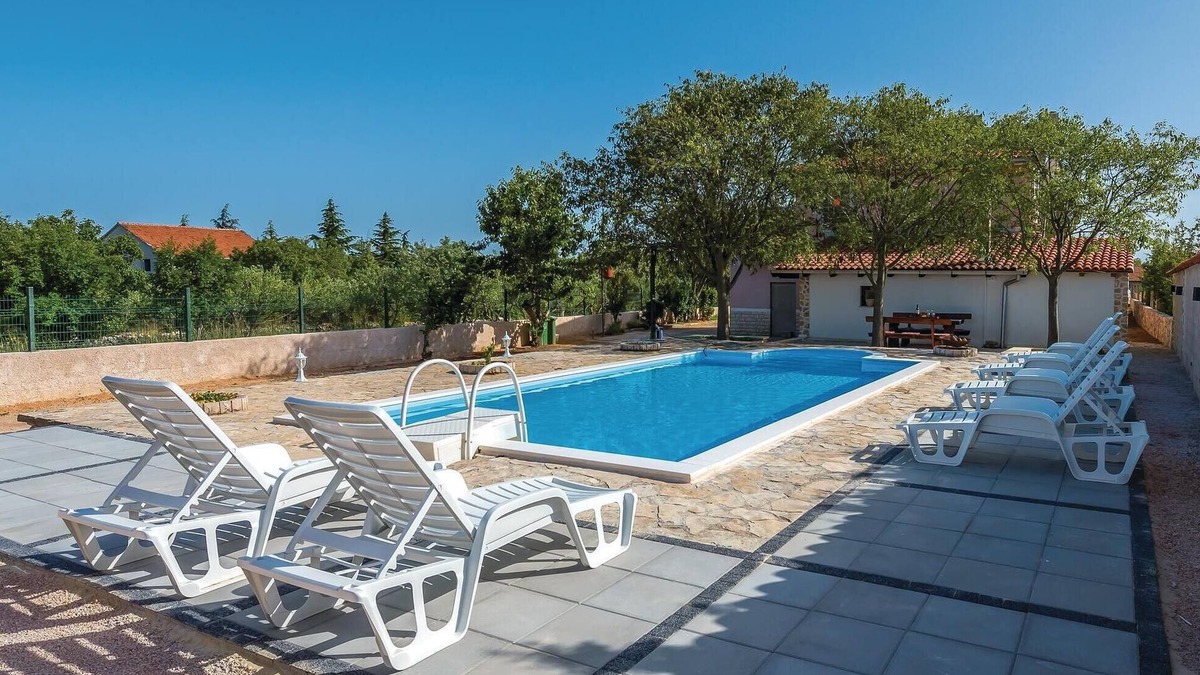 Cista Velika House | Nice home in Cista Velika with WiFi