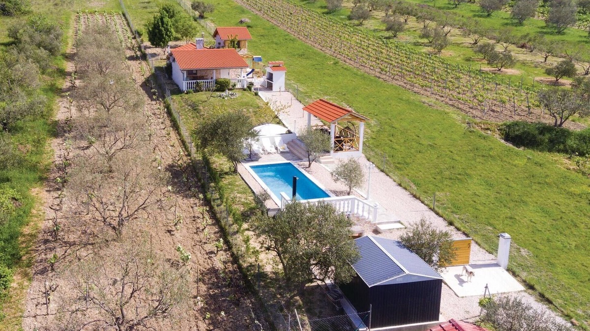 Danilo Biranj House | Nice home in Danilo with kitchen