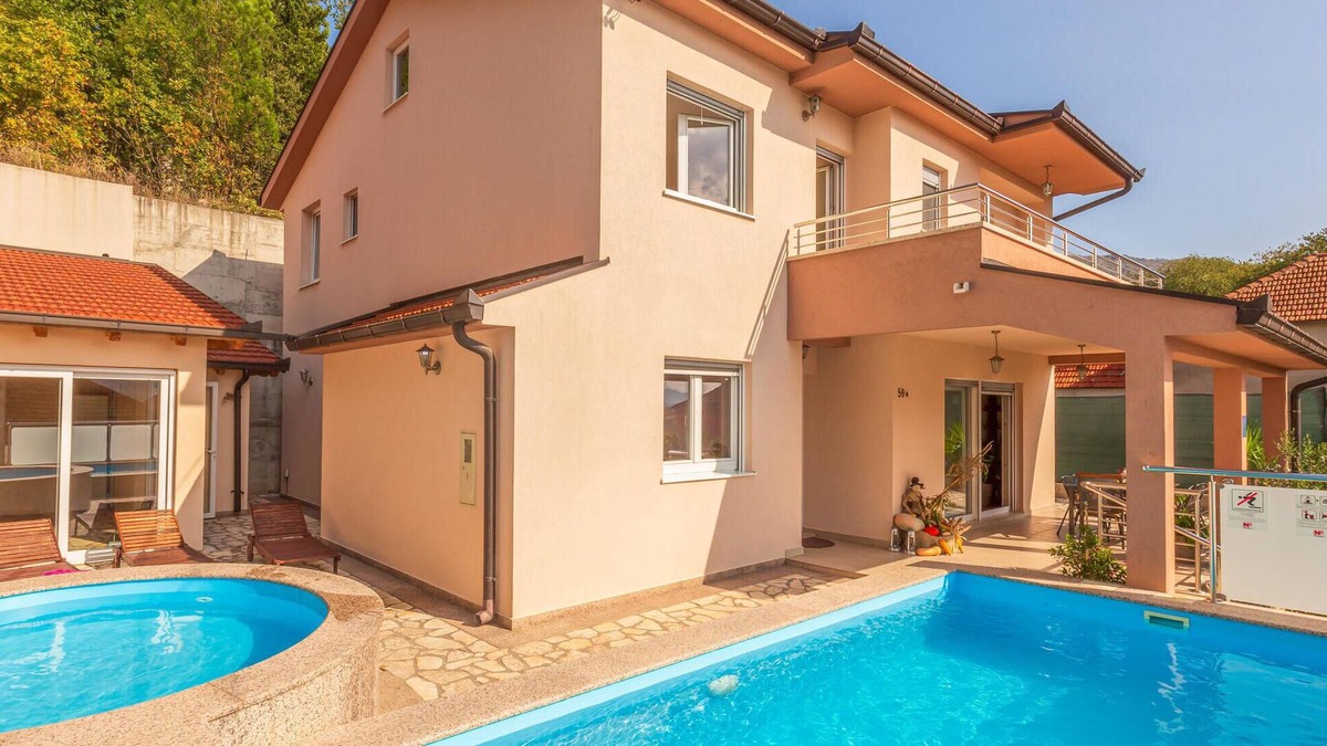 Dusina House | Nice home in Dusina with WiFi