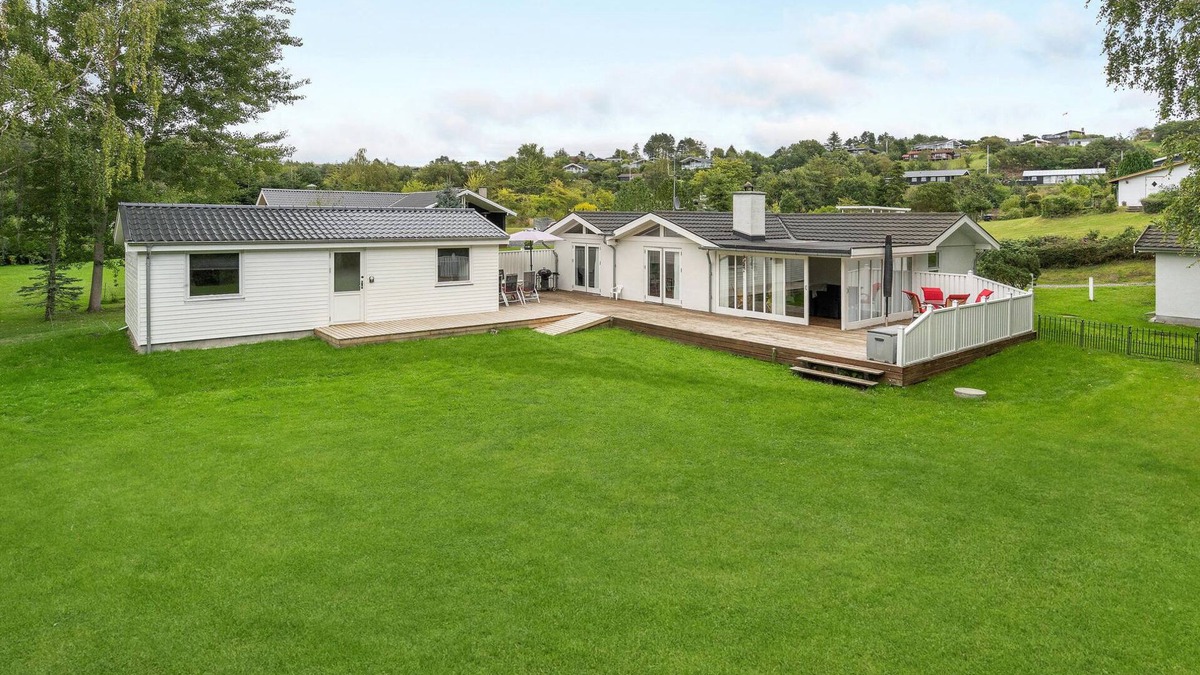 Egsmark Strand House | Nice home in Ebeltoft with kitchen