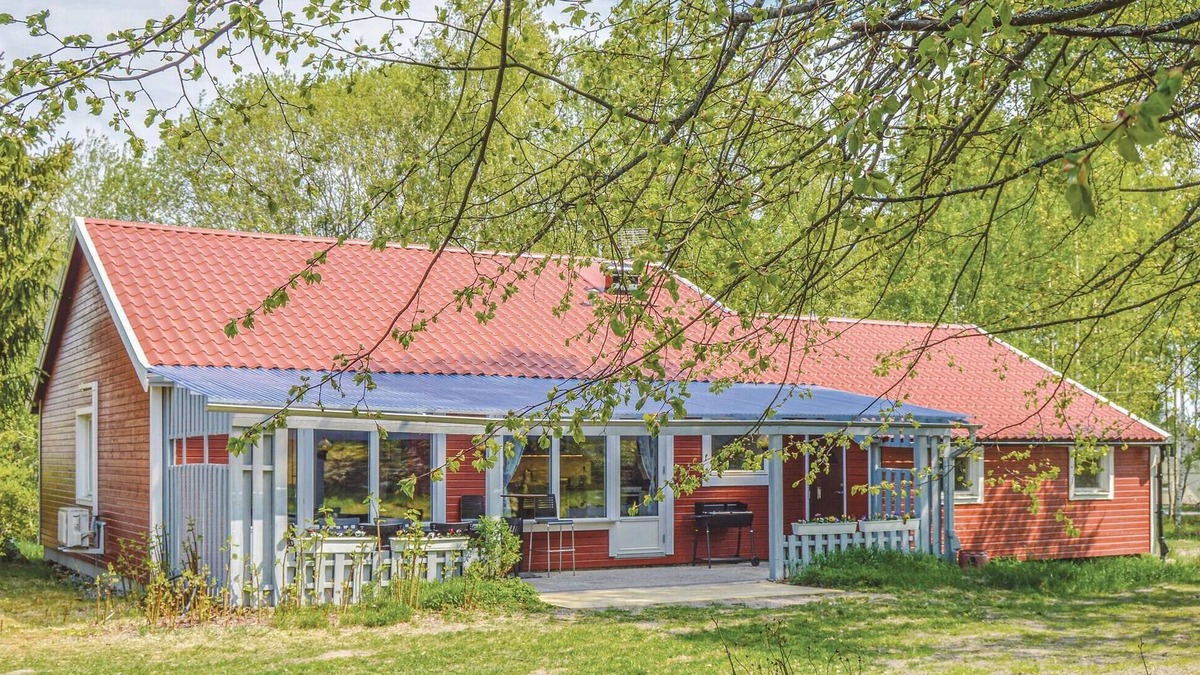 Olsta House | Nice home in Färentunna