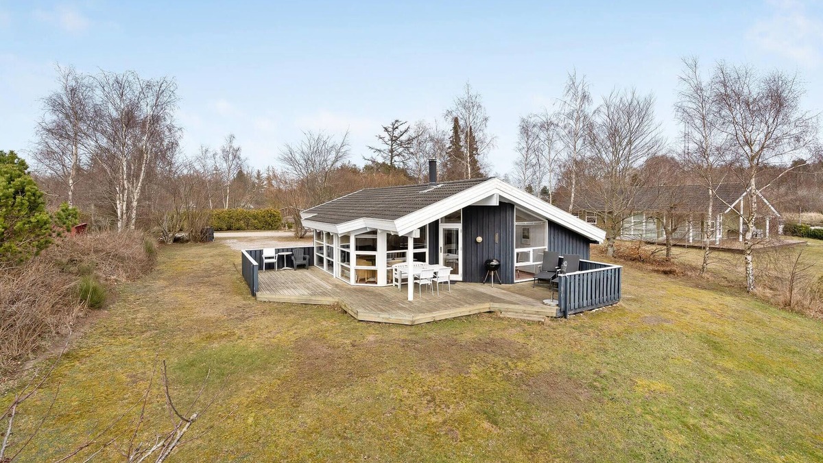 Grenaa House | Nice home in Grenaa with kitchen