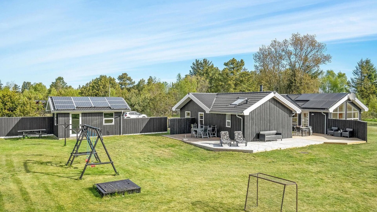 Bratten Strand House | Nice home in Jerup with WiFi