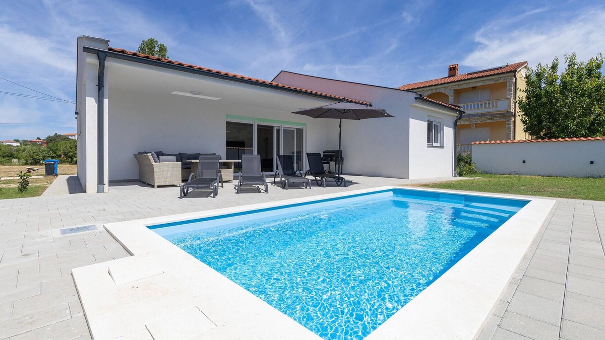 Kampor House | Nice home in Kampor with WiFi