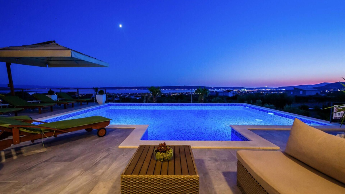 Kastel Stari House | Nice home in Kastel Stari with jacuzzi
