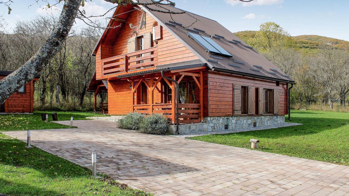 Korenica House | Nice home in Korenica with sauna