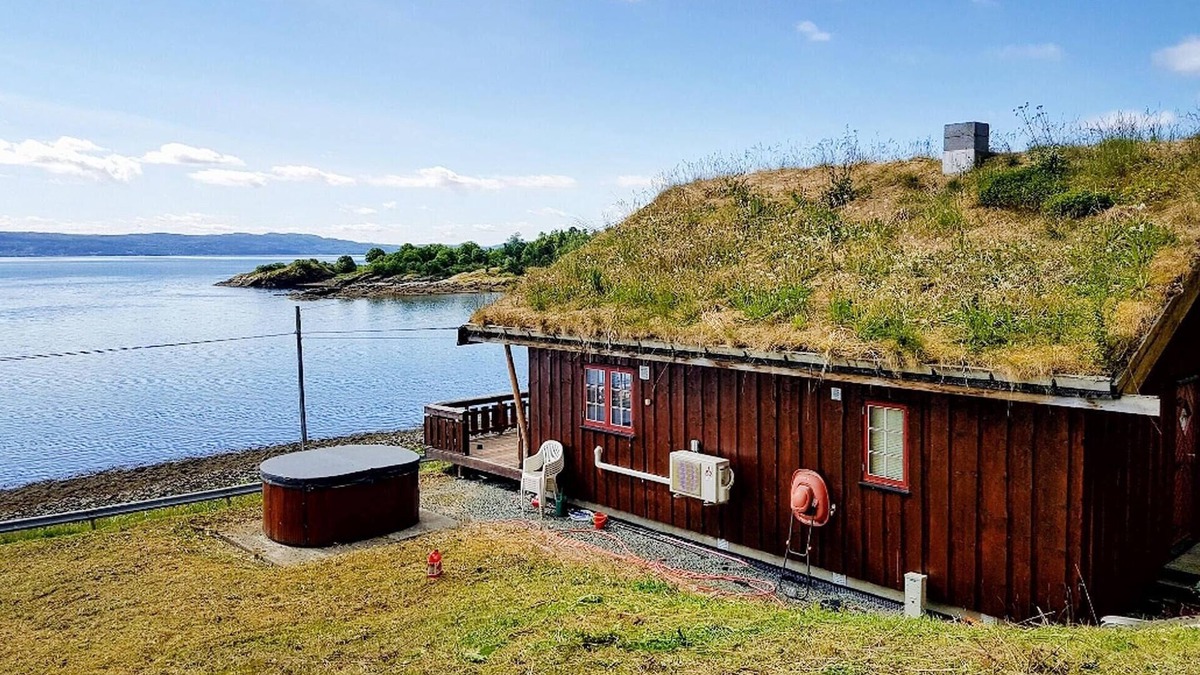 Verran House | Nice home in Malm with lake view