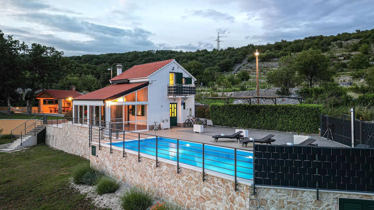 Lovrec House | Nice home in Medov Dolac with sauna