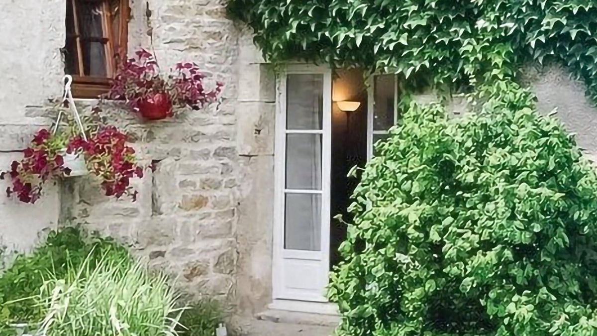 Molinot House | Nice home in Molinot with WiFi