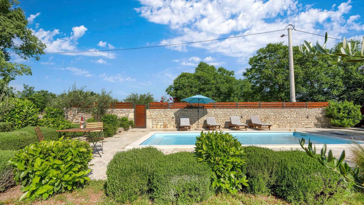 Promina House | Nice home in Mratovo with WiFi