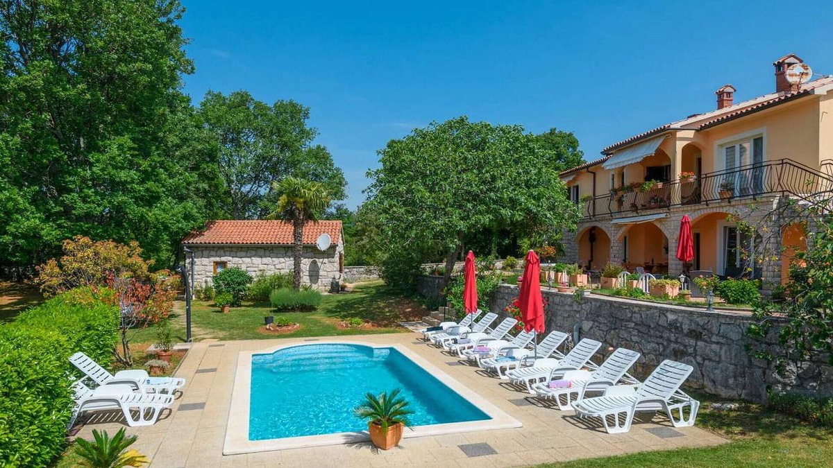 Sumber House | Nice home in Nedescina