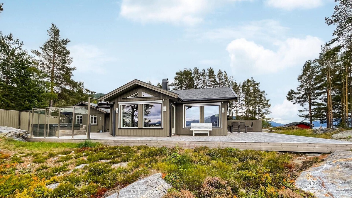 Nissedal House | Nice home in Nissedal with lake view