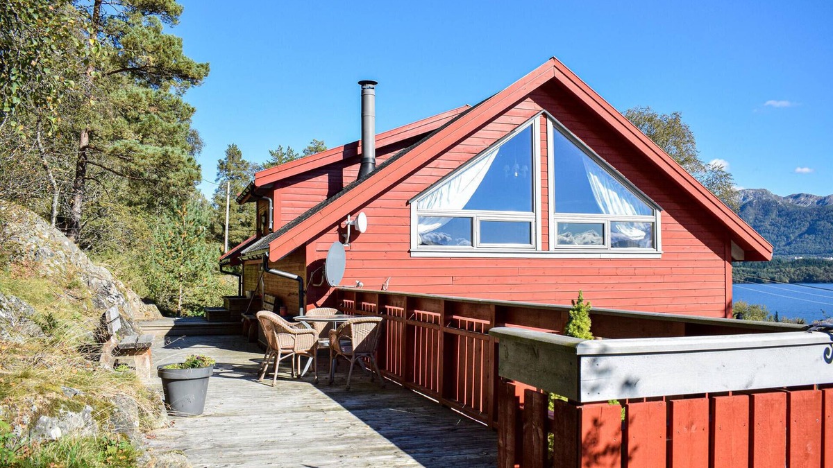 Os House | Nice home in Os with house sea view