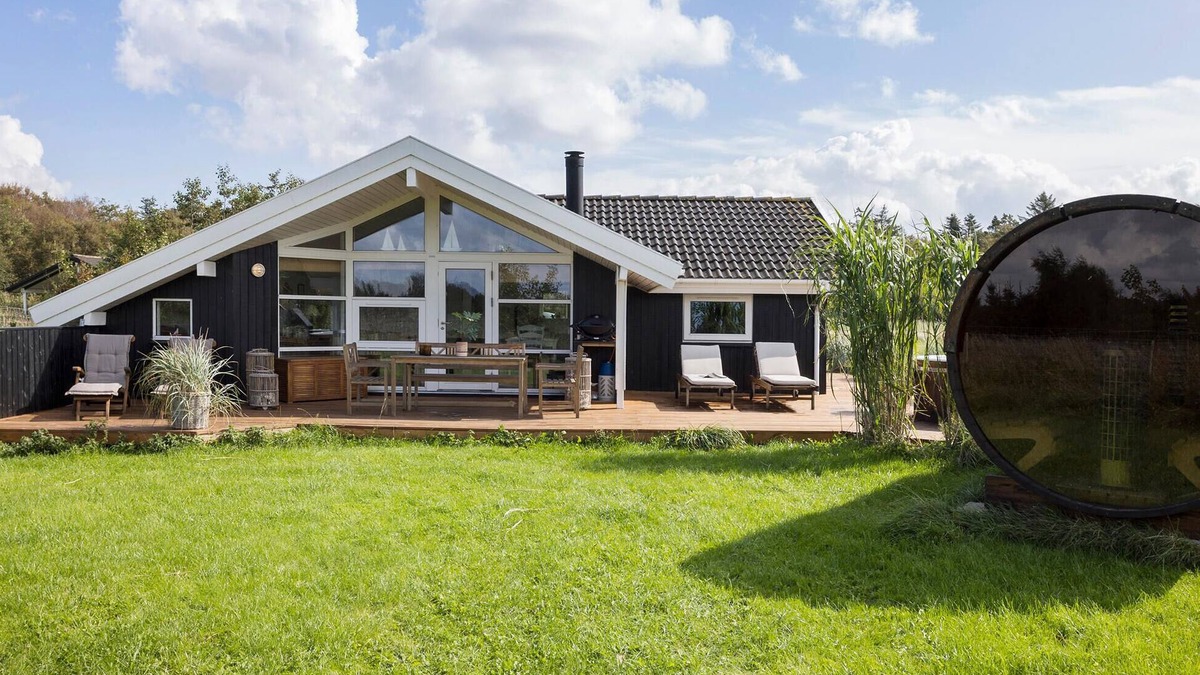 Sillerslev House | Nice home in øster assels with sauna