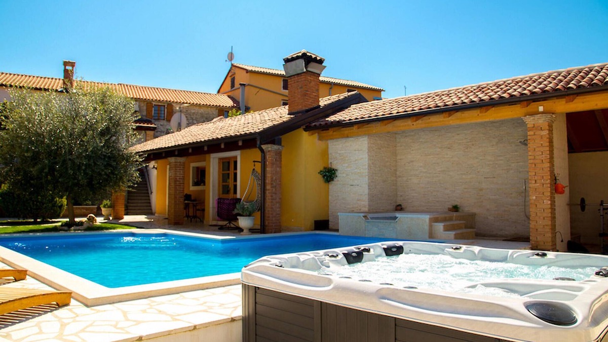 Antonci House | Nice home in Porec with sauna