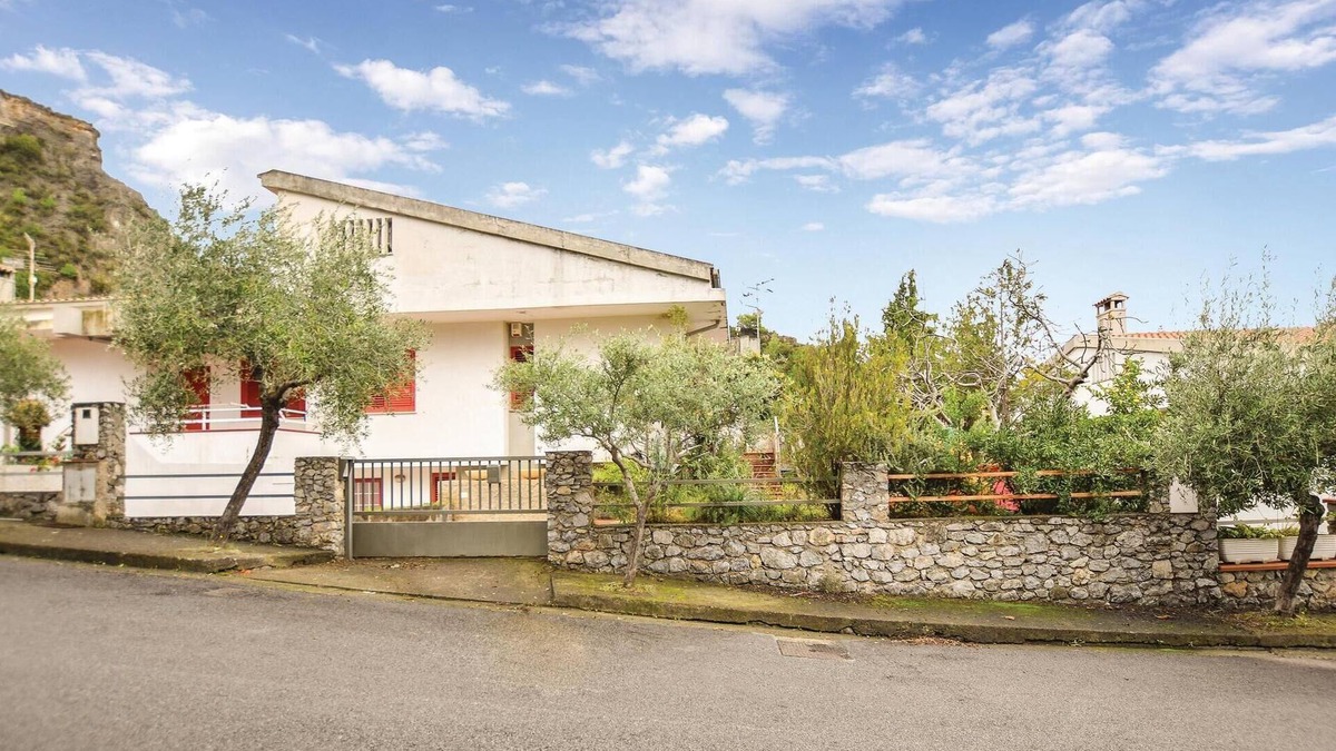 Praia a Mare House | Nice home in Praia a Mare with kitchen