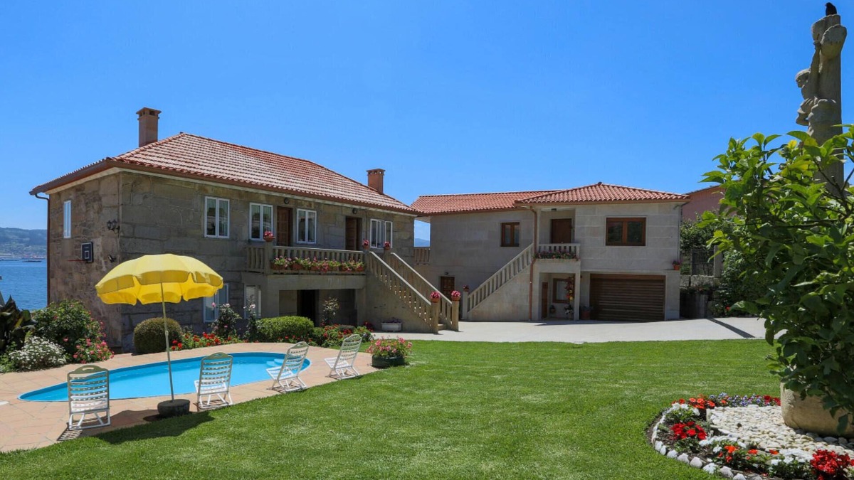 Samieira House | Nice home in Raxo with WiFi