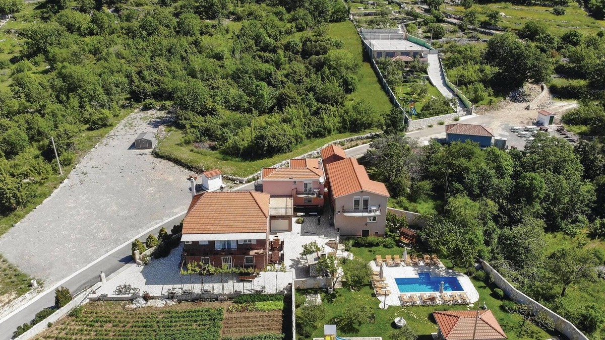 Sestanovac House | Nice home in Sestanovac with kitchen