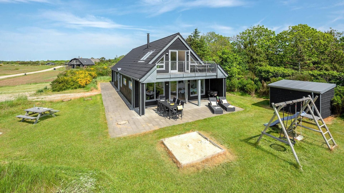 Ringkøbing-Skjern Municipality House | Nice home in Skjern with kitchen