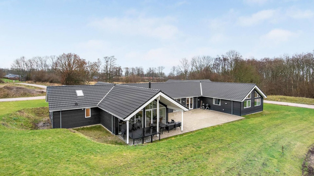 Mommark Strand House | Nice home in Sydals with sauna