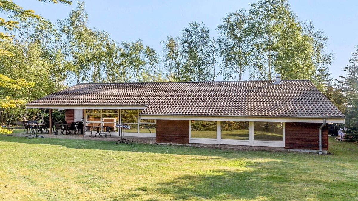 Marielyst House | Nice home in Væggerløse with sauna