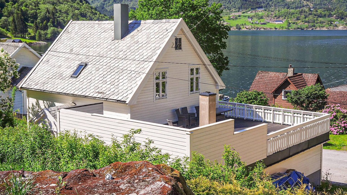 Vik House | Nice home in Vik I Sogn with jacuzzi