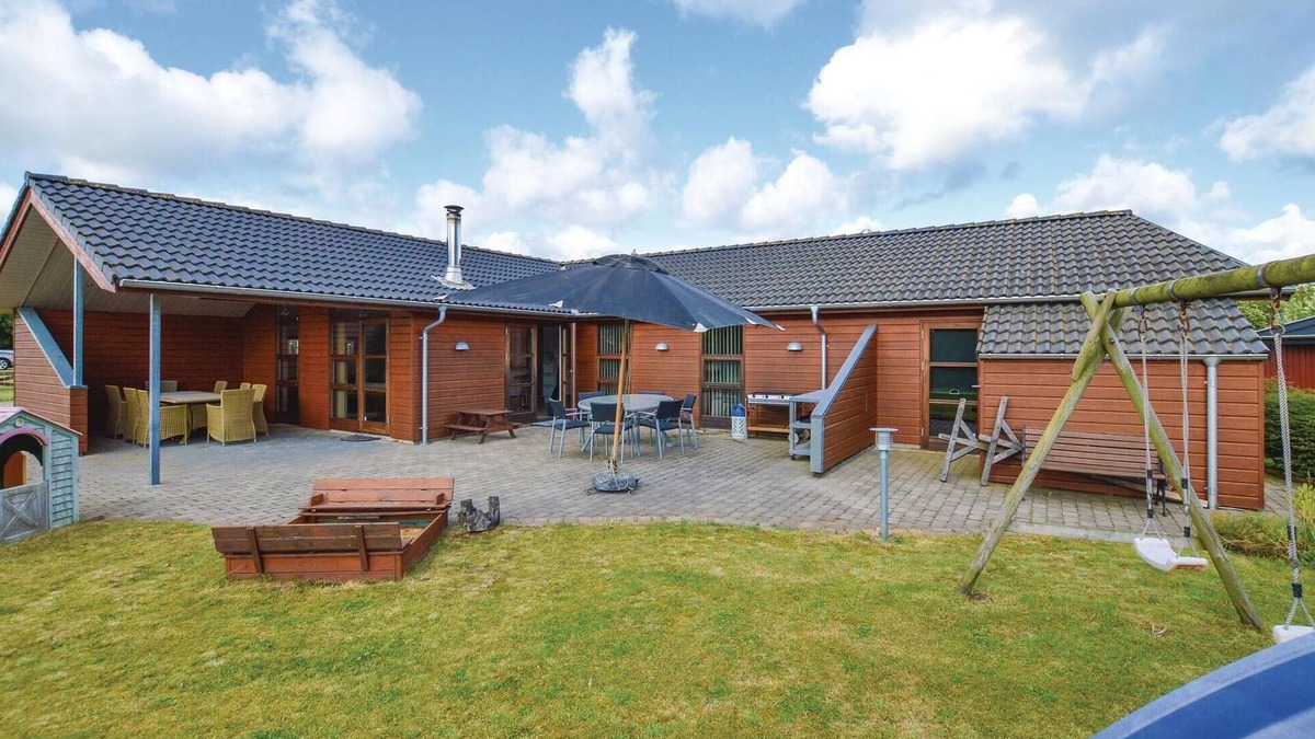 Vinderup House | Nice home in Vinderup with WiFi