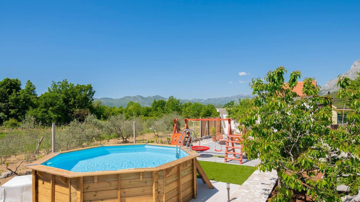 Vrgorac House | Nice home in Zavojane